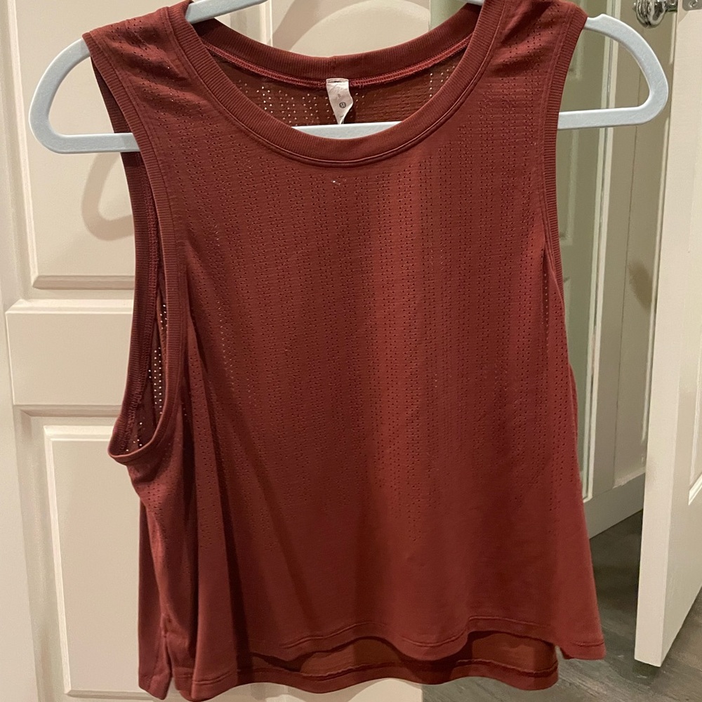 Lululemon train to be tank